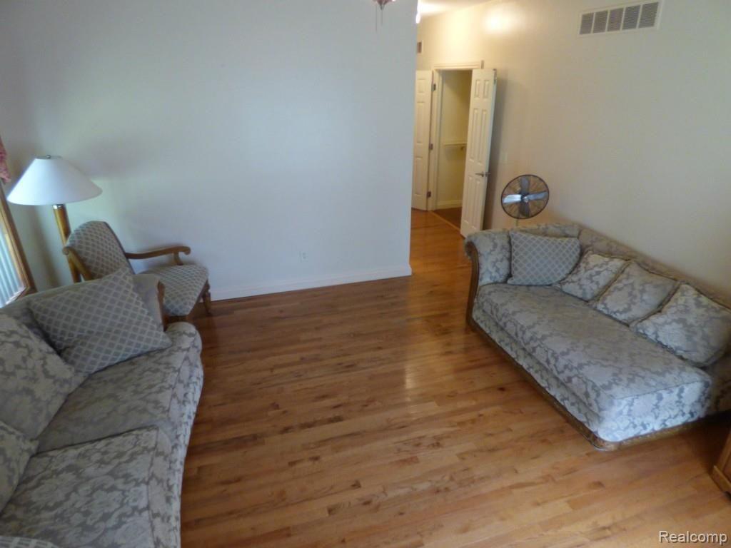 4685 Orion Road Rochester, MI 48306 - Photo 23 of 56 P1250867.jpg