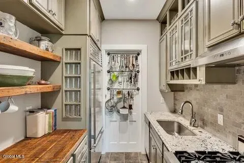 $1,900 | 143 Caroline Street, Unit 4, Saratoga Springs, NY 12866