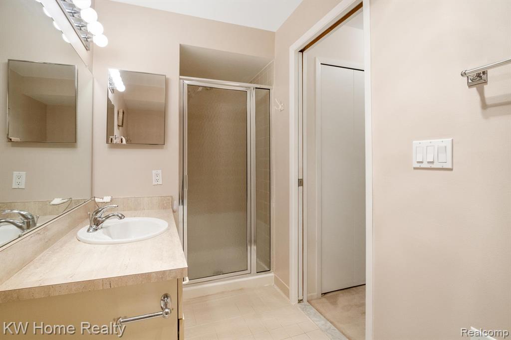 29691 Pine Ridge Circle Farmington Hills, MI 48331 - Photo 26 of 39