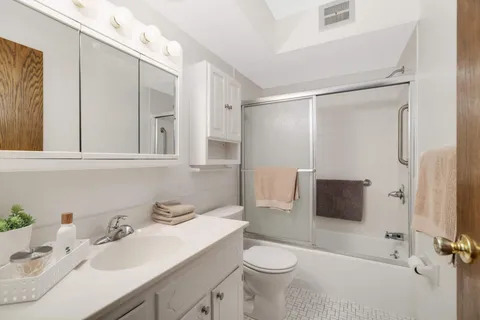 $124,900 | 4360 Brookside Court, Unit 114, Edina, MN 55436