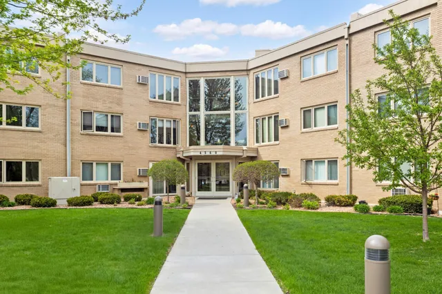 $124,900 | 4360 Brookside Court, Unit 114, Edina, MN 55436