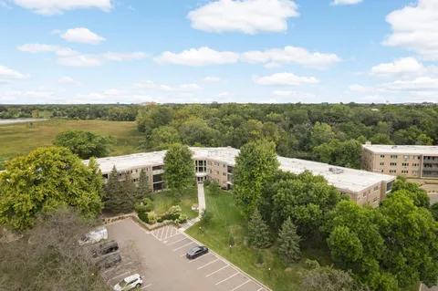 $124,900 | 4360 Brookside Court, Unit 114, Edina, MN 55436
