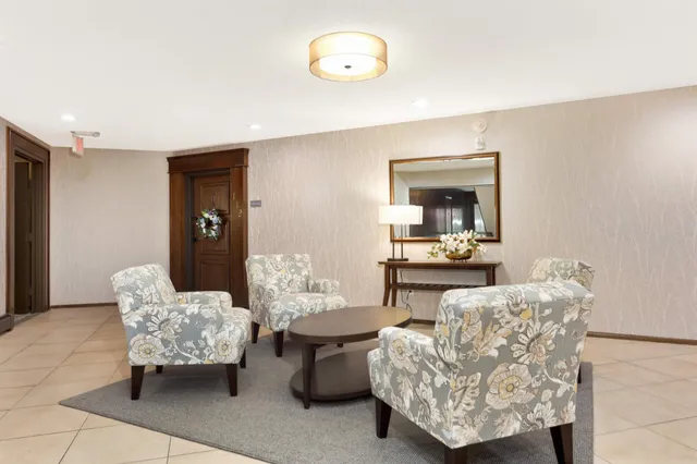 $124,900 | 4360 Brookside Court, Unit 114, Edina, MN 55436