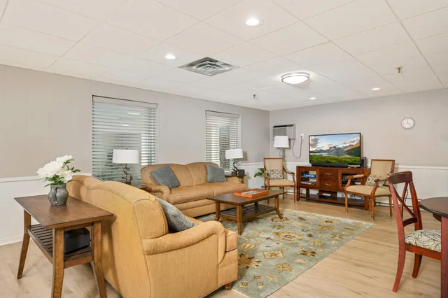 $124,900 | 4360 Brookside Court, Unit 114, Edina, MN 55436