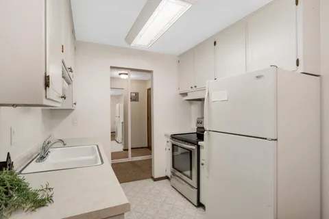 $124,900 | 4360 Brookside Court, Unit 114, Edina, MN 55436