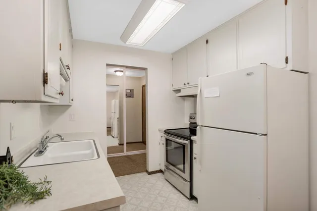 $124,900 | 4360 Brookside Court, Unit 114, Edina, MN 55436