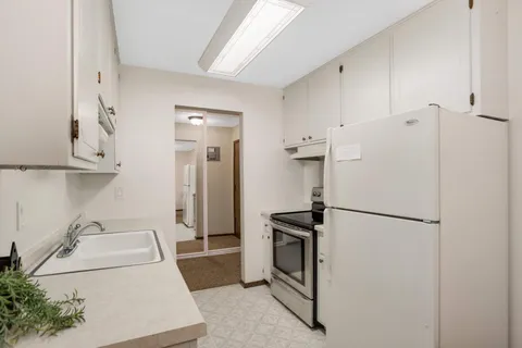 $124,900 | 4360 Brookside Court, Unit 114, Edina, MN 55436