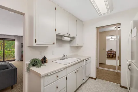 $124,900 | 4360 Brookside Court, Unit 114, Edina, MN 55436