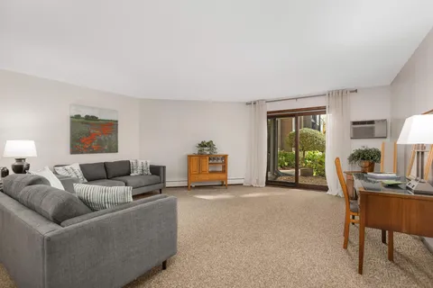 $124,900 | 4360 Brookside Court, Unit 114, Edina, MN 55436