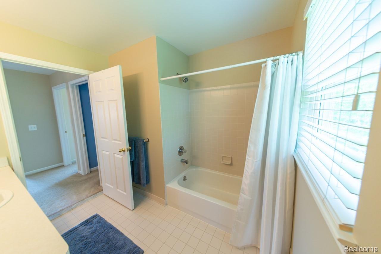 2785 Long Meadow Lane Rochester, MI 48307 - Photo 39 of 55 lo35.jpg