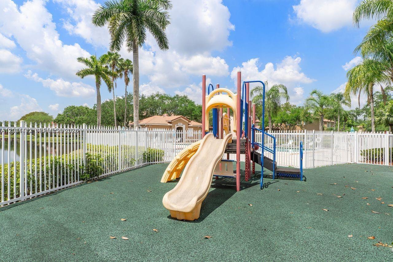 16035 Emerald Cove Road Weston, FL 33331 - Photo 29 of 30 Gallery Image 29