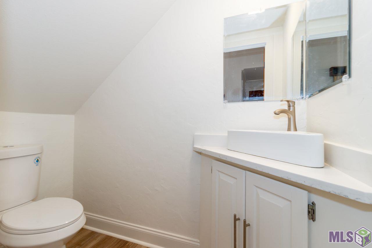 15635 Shenandoah Avenue Baton Rouge, LA 70817 - Photo 48 of 60 Powder Room