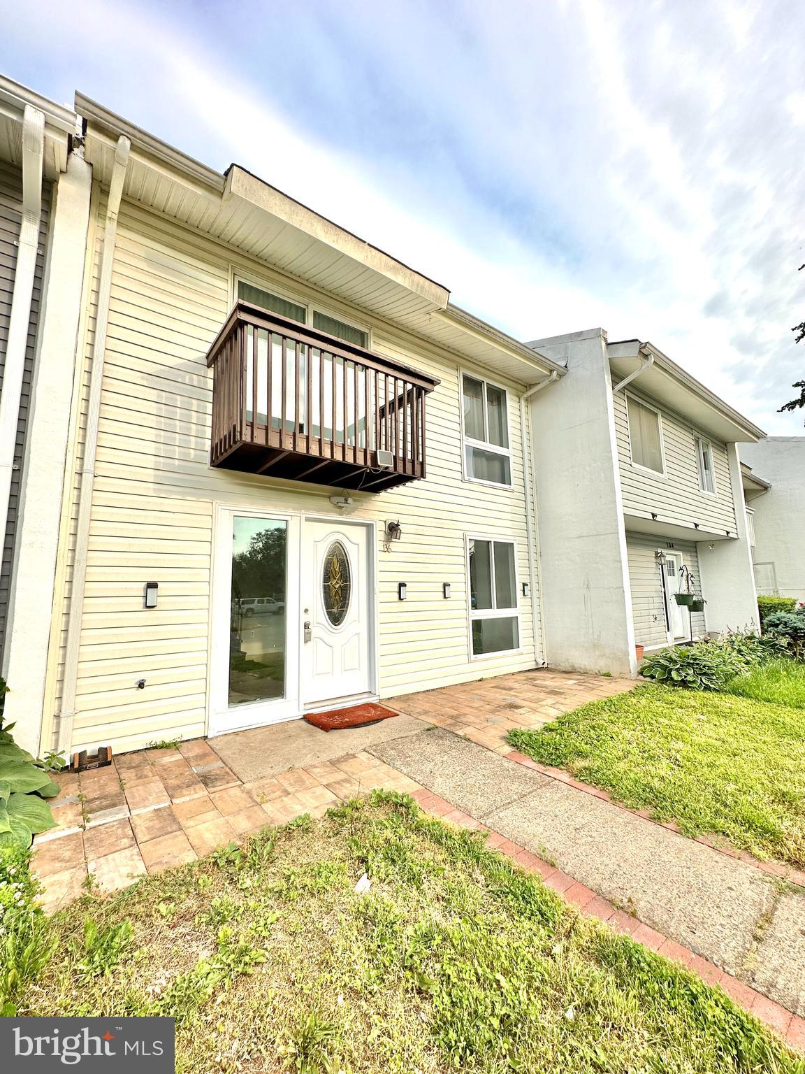 136 North Cottage Road Sterling, VA 20164 - Photo 4 of 29 Gallery Image 4
