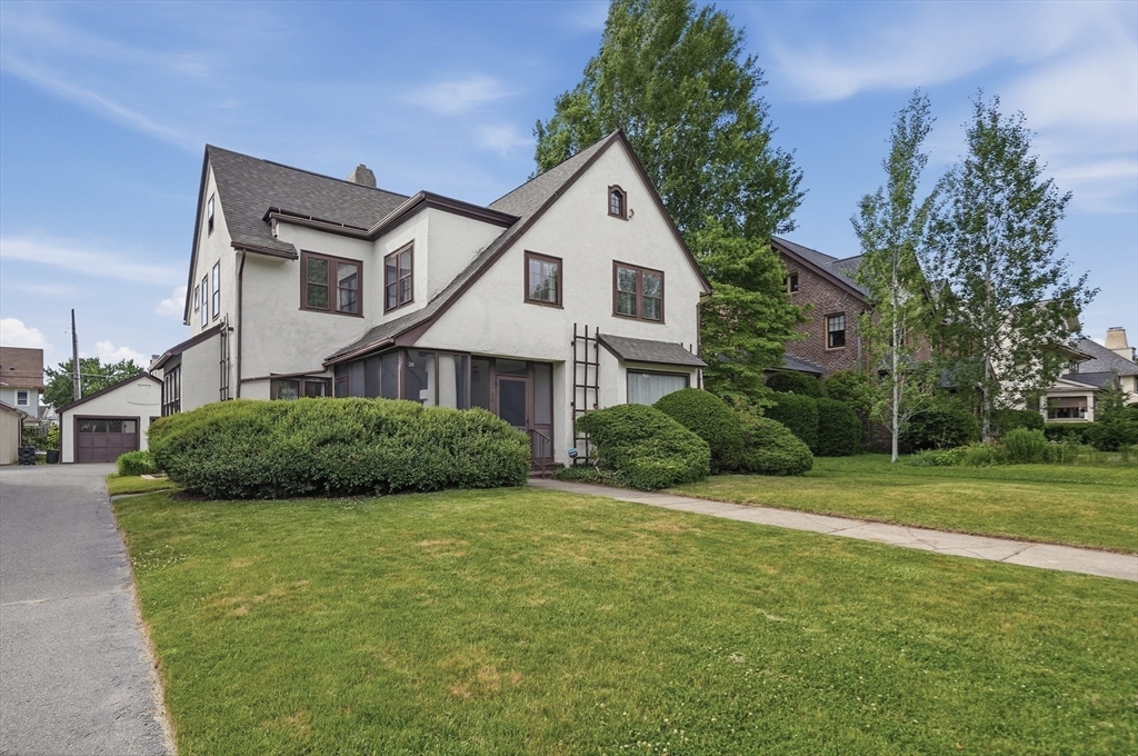 38 Oxford Street Springfield, MA 01108 - Photo 2 of 42