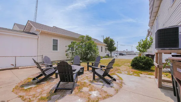 a view of a back yard of the house