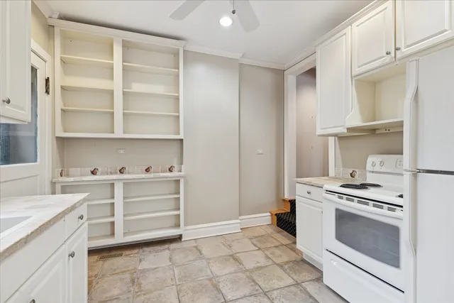 $3,995 | 3760 Gilgare Lane, Unit A, Highland Park, IL 60035