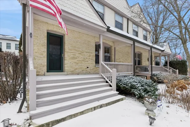 $3,995 | 3760 Gilgare Lane, Unit A, Highland Park, IL 60035