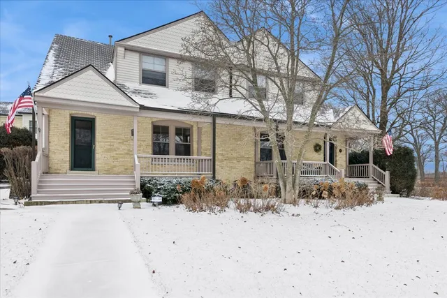 $3,995 | 3760 Gilgare Lane, Unit A, Highland Park, IL 60035