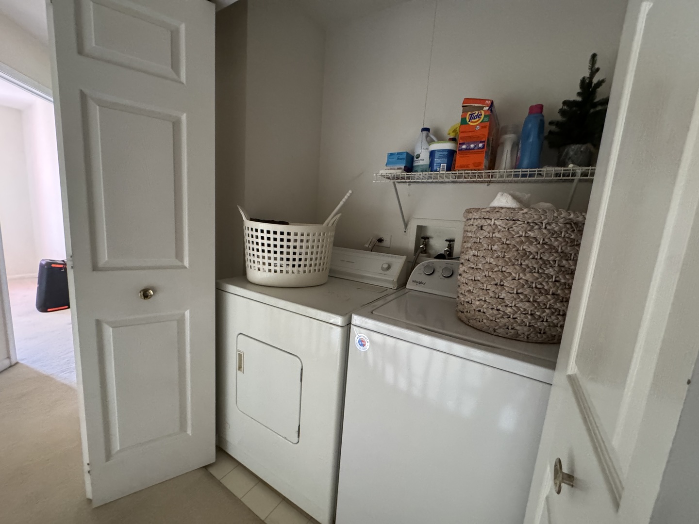 1124 Blackburn Drive Grayslake, IL 60030 - Photo 8 of 19 a utility room with dryer and washer