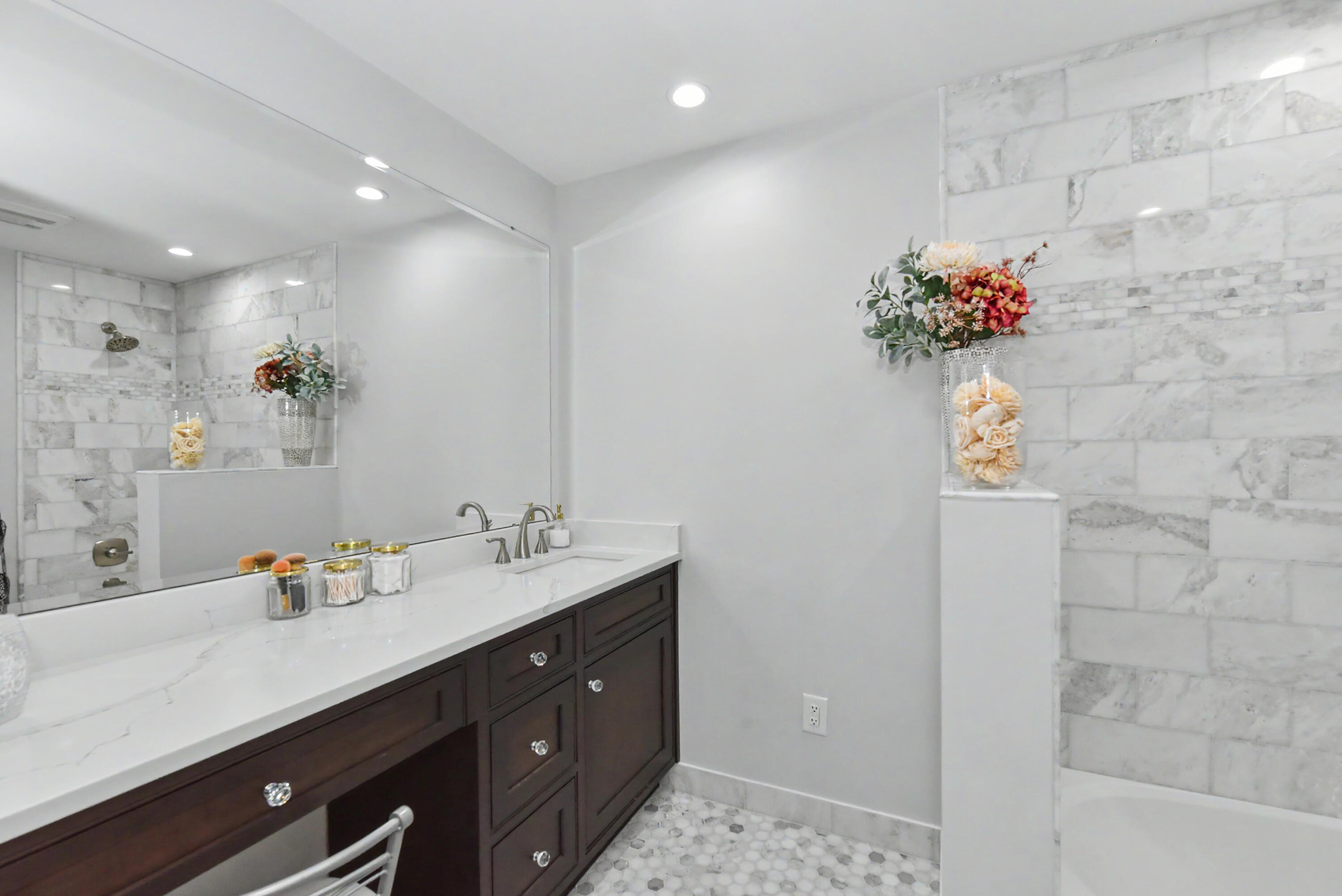 101 Broad Street, Unit 502 Lake Geneva, WI 53147 - Photo 17 of 28 Master Bathroom