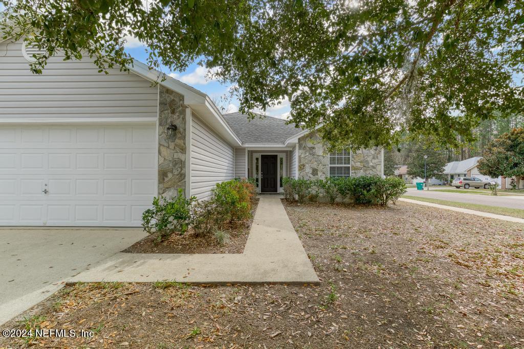 96014 Morton Lane Yulee, FL 32097 - Photo 4 of 45 a front view of a house with garden