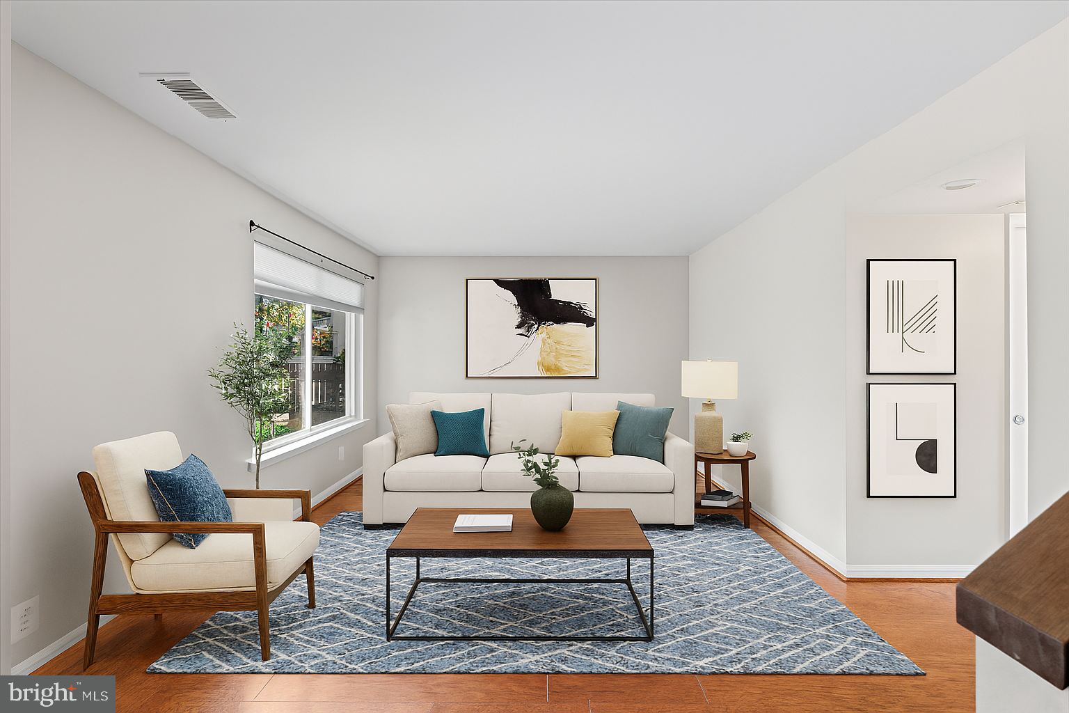 1785 Westwind Way, Unit 22 McLean, VA 22102 - Photo 3 of 11 Main level living area
