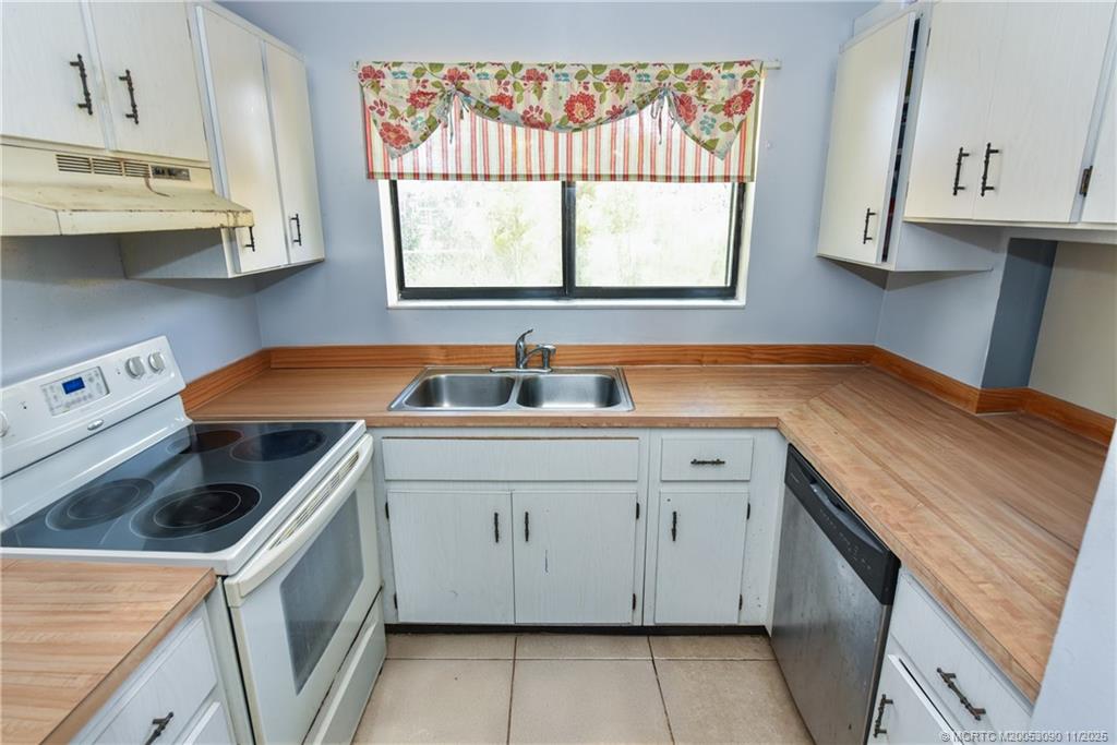 1082 Southeast St Lawrence Way Stuart, FL 34997 - Photo 5 of 20 Gallery Image 5
