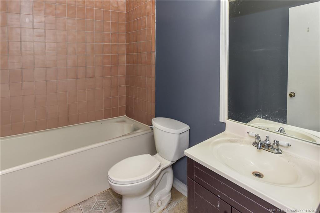 1082 Southeast St Lawrence Way Stuart, FL 34997 - Photo 9 of 20 Gallery Image 9