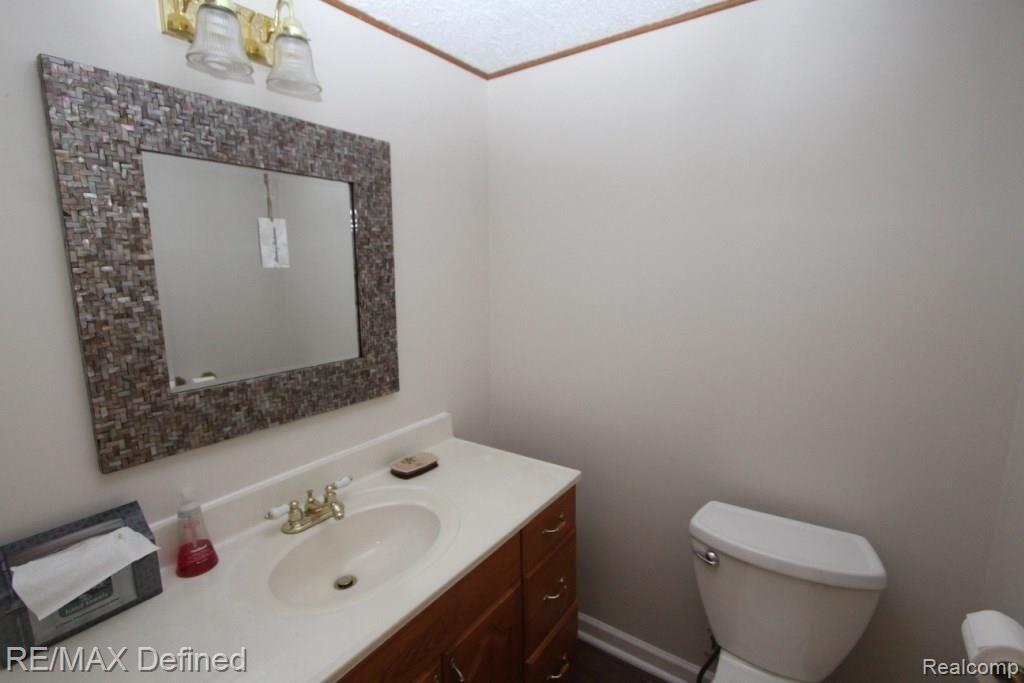 643 Oakbrook West Rochester Hills, MI 48307 - Photo 9 of 16