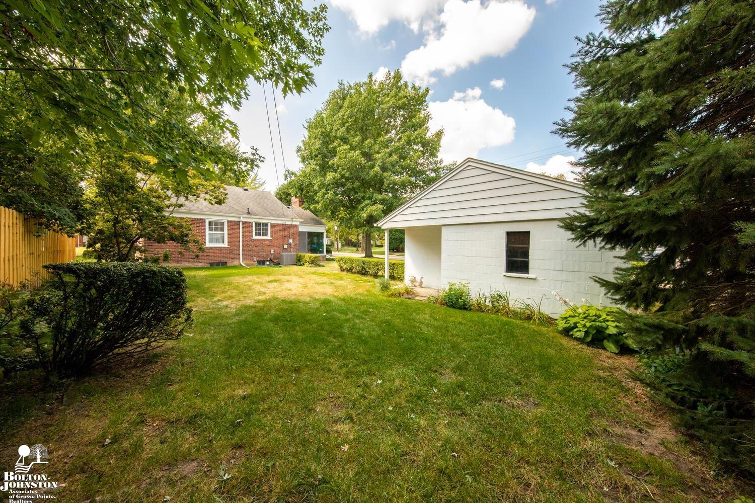 834 Hawthorne Road Grosse Pointe Woods, MI 48236 - Photo 19 of 23