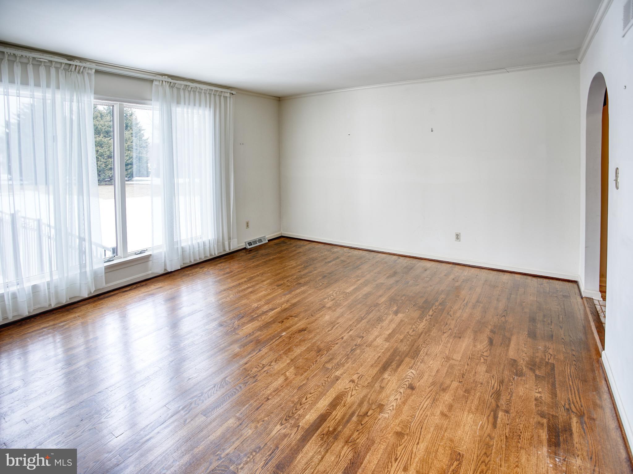 3835 Justin Road Monkton, MD 21111 - Photo 7 of 17 Living room
