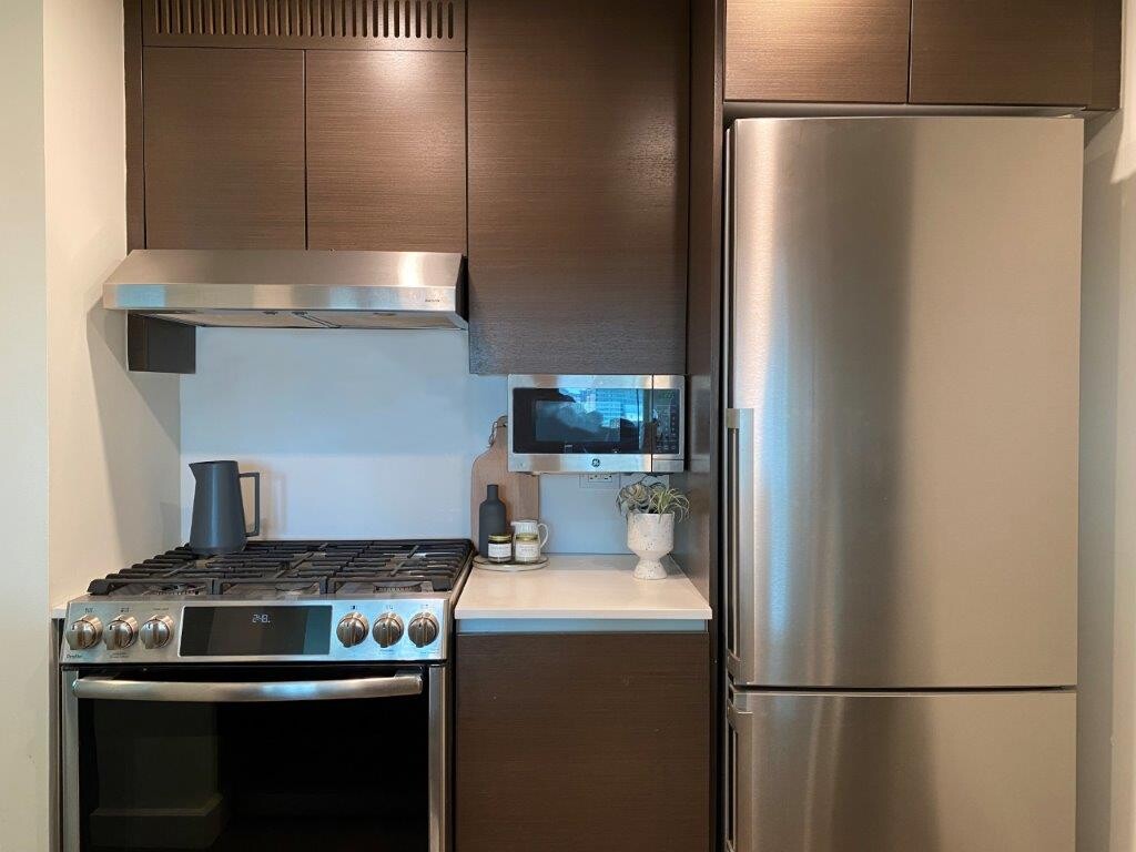 315 West 33rd Street, Unit 8D Manhattan, NY 10001 - Photo 4 of 12