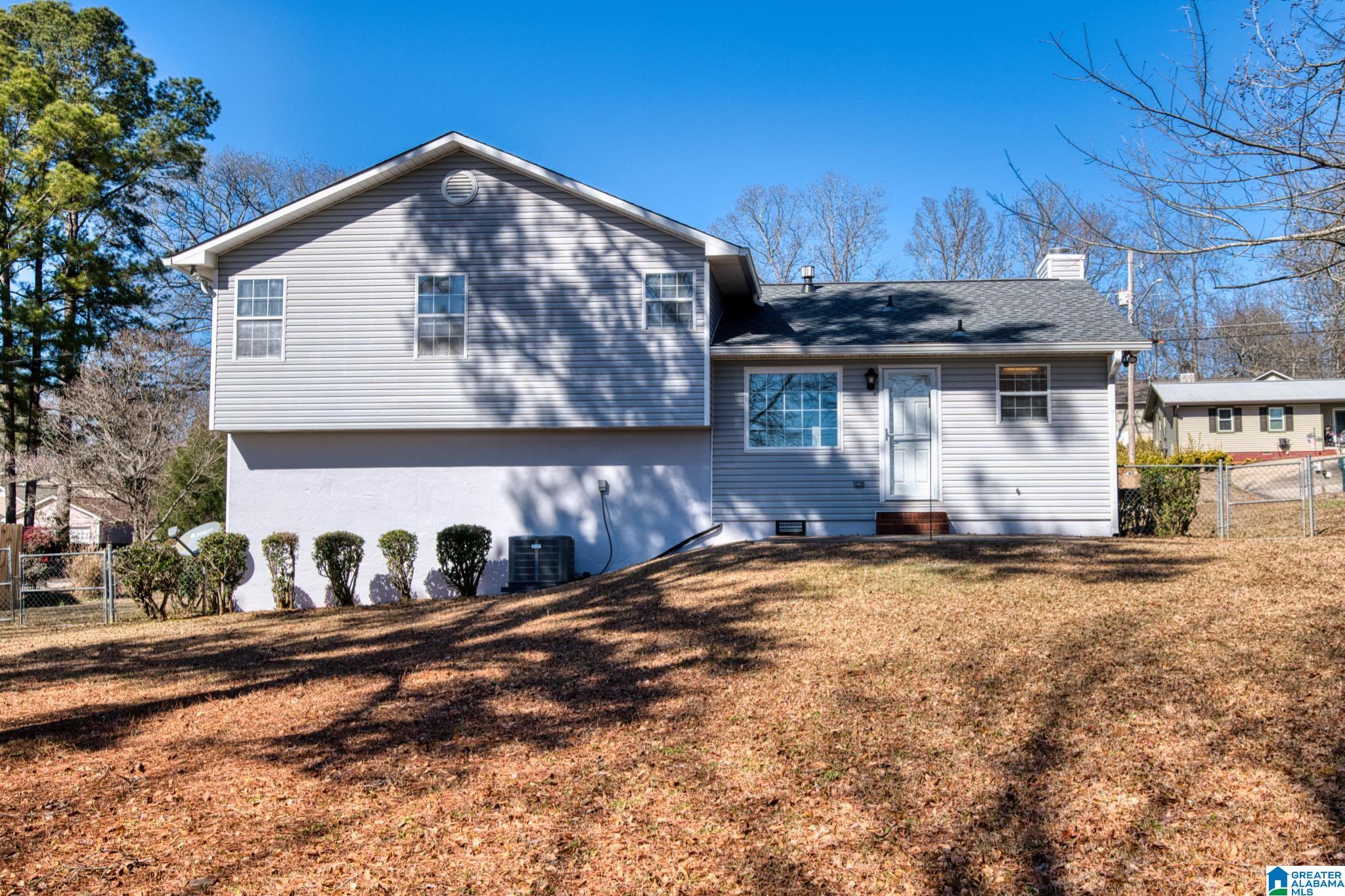 4417 Mayfair Road Anniston, AL 36207 - Photo 4 of 20