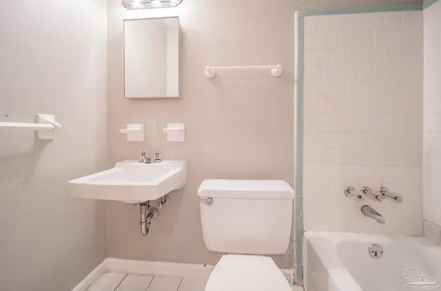 $1,250 | 7010 East Oakfield Road, Pensacola, FL 32503