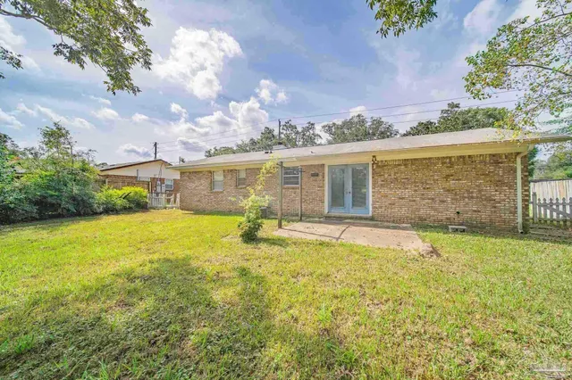 $1,250 | 7010 East Oakfield Road, Pensacola, FL 32503