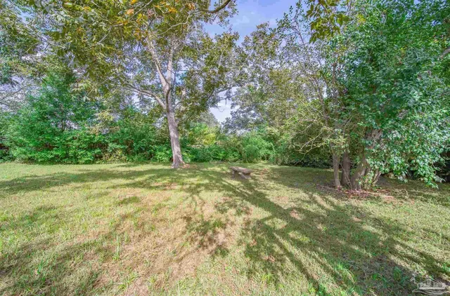 $1,250 | 7010 East Oakfield Road, Pensacola, FL 32503