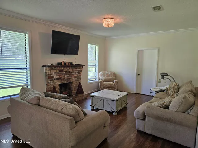 $200,000 | 563 Highway 18, Bay Springs, MS 39422