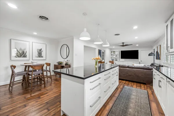 $525,000 | 10422 Londonderry Drive, Houston, TX 77043