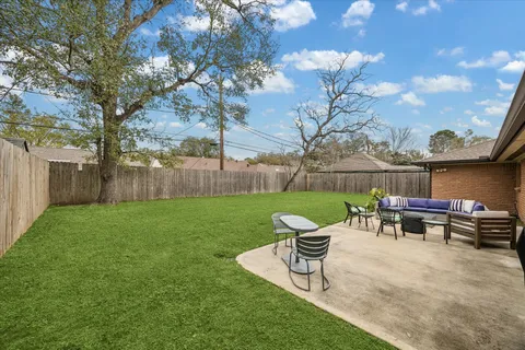 $525,000 | 10422 Londonderry Drive, Houston, TX 77043
