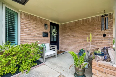 $525,000 | 10422 Londonderry Drive, Houston, TX 77043