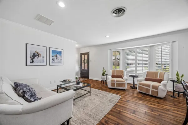 $525,000 | 10422 Londonderry Drive, Houston, TX 77043