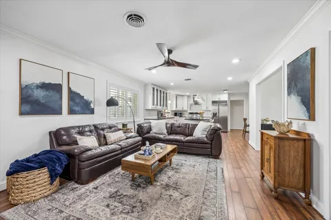 $525,000 | 10422 Londonderry Drive, Houston, TX 77043