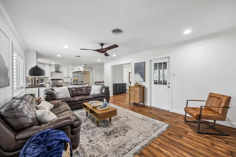 $525,000 | 10422 Londonderry Drive, Houston, TX 77043