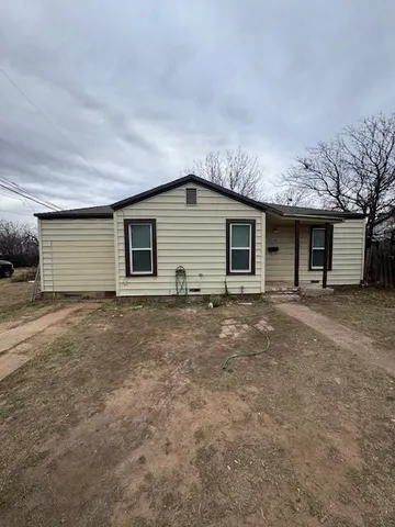 $1,595 | 2718 South 11th Street, Abilene, TX 79605