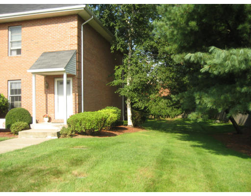 2 Castle Hills Road, Unit H Agawam, MA 01001 - Photo 3 of 16 Gallery Image 3