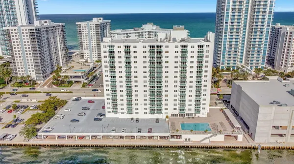 $3,000 | 3000 South Ocean Drive, Unit 920, Hollywood, FL 33019