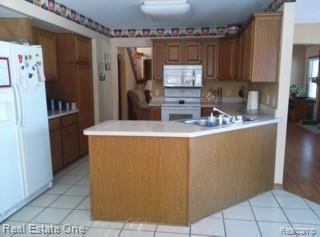 5139 Country Squire Road Dryden, MI 48428 - Photo 10 of 16 CS KITCHEN 224.jpg