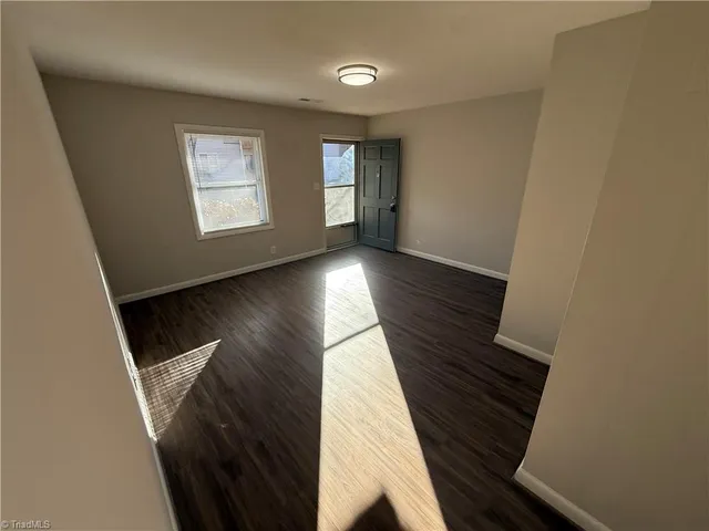 $895 | 233 North Sunset Drive, Unit F, Winston-Salem, NC 27101