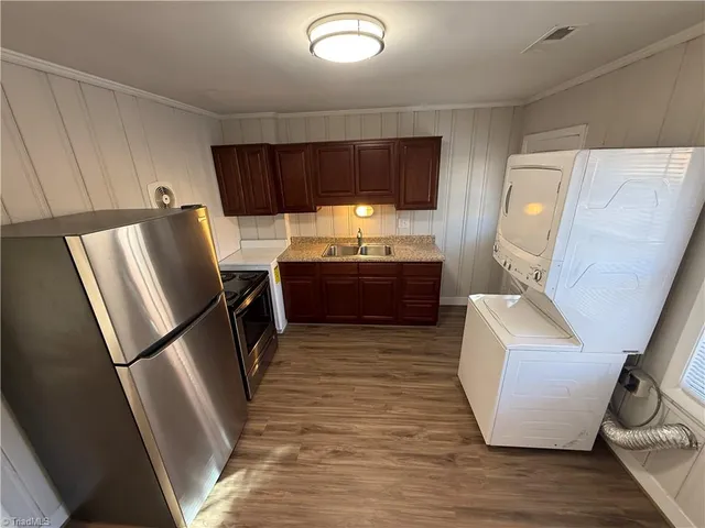 $895 | 233 North Sunset Drive, Unit F, Winston-Salem, NC 27101