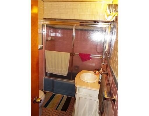 12 Juvet Street McKees Rocks, PA 15136 - Photo 13 of 18 Full Bath.